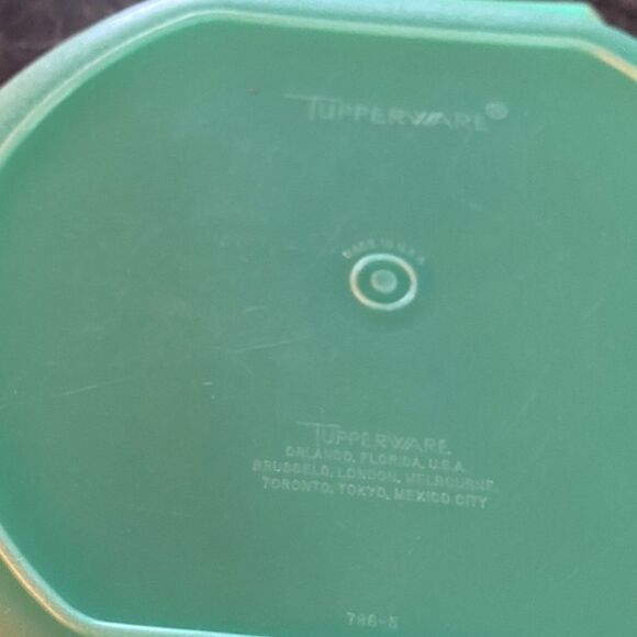 Vintage Tupperware Green Bowl with Handles - Picture 3 of 3